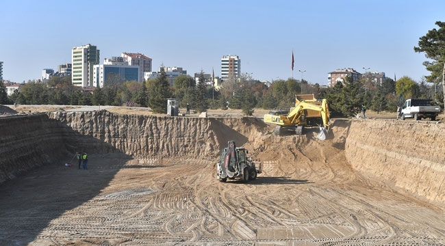 MİLLET BAHÇESİNDE HUMMALI ÇALIŞMA