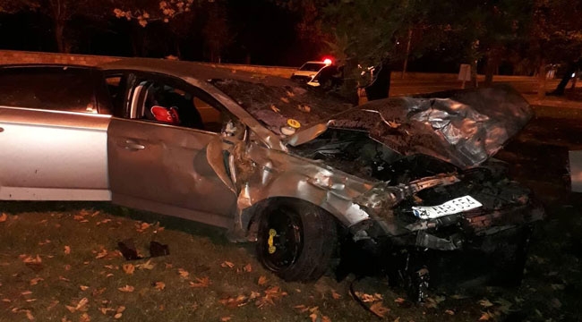 OTOMOBİL TRAFOYA ÇARPTI: 5 YARALI