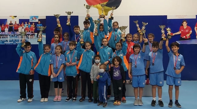 RAKETLER CUMHURİYET KUPASI İÇİN SALLANDI