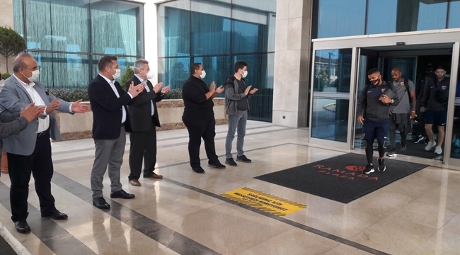 TAKIMA MORAL DESTEĞİ VERDİLER