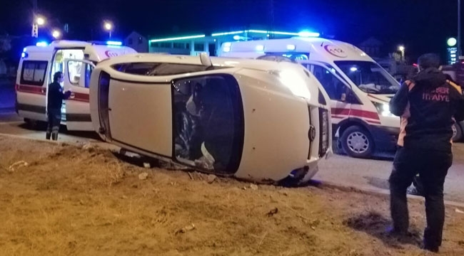 YEŞİLHİSAR'DA ARAÇ YAN YATTI: 4 YARALI