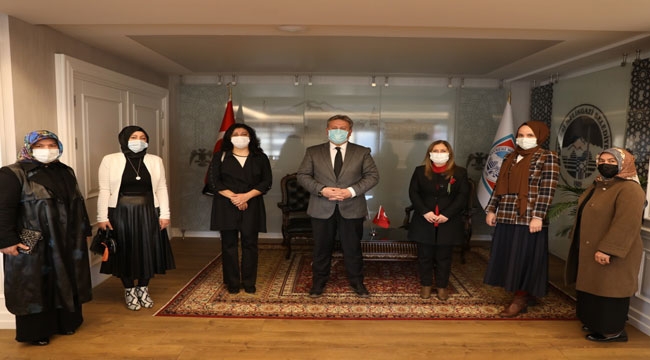 AKP'Lİ KADINLARDAN PALANCIOĞLU'NA ZİYARET