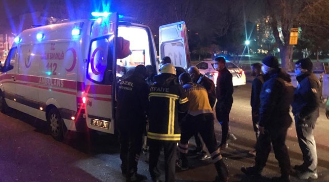 BOŞ YOLDA DİREĞE ÇARPTI