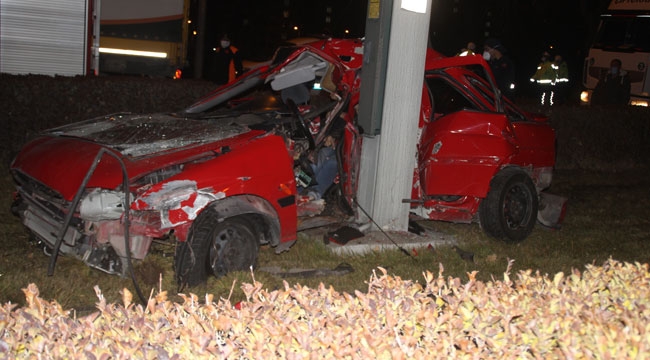 FECİ KAZA: 2 ÖLÜ 1 YARALI