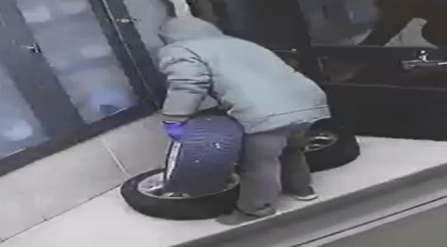 OTO LASTİĞİ HIRSIZLIĞI KAMERALARDA