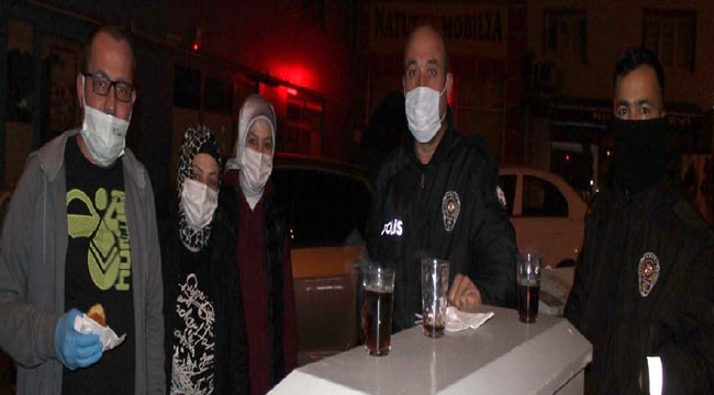 POLİSE ÇAY VE POĞAÇA İKRAMI