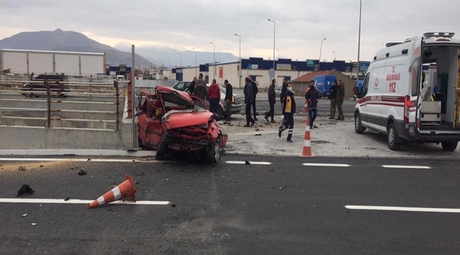 TRAFİK KAZASI: 1'İ AĞIR 2 YARALI