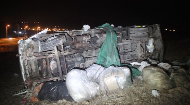 TRAFİK KAZASI: 2 ÖLÜ 4 YARALI