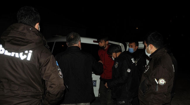 DUVAR DİBİNDE YAKALANDILAR