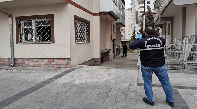 ERKEK KARDEŞİ BIÇAKLADI