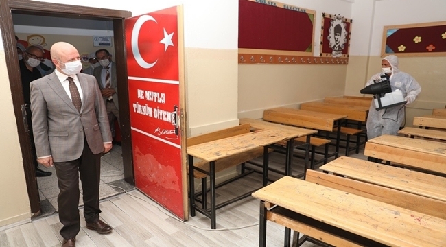 KOCASİNAN'DAN OKULLARA DEZENFEKTAN ÇALIŞMASI