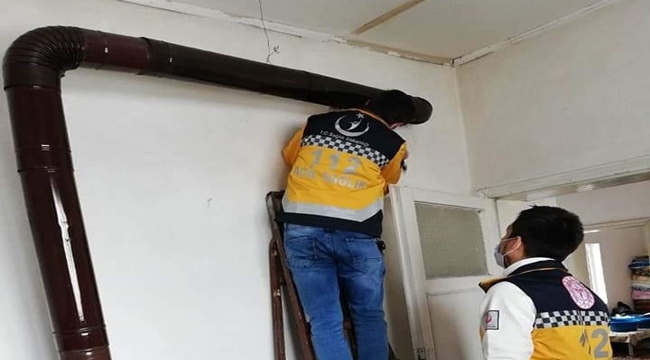 SAĞLIKCILARDAN VATANDAŞA YARDIMELİ