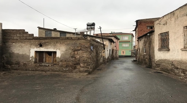 SURİYELİ KADIN EVDE DOĞUM YAPTI: BEBEK ÖLDÜ