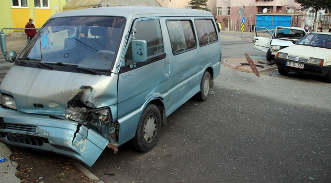 TRAFİK KAZASI: 2 YARALI