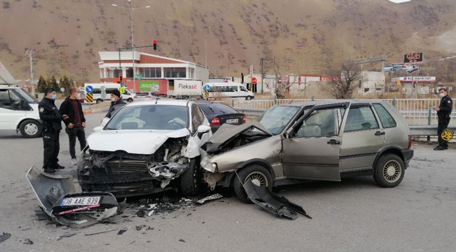 TRAFİK KAZASI: 4 YARALI