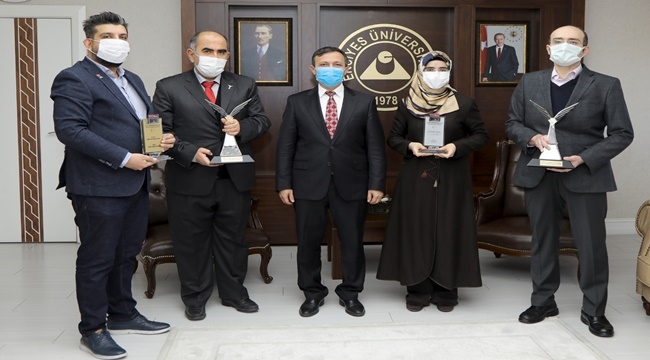 AKADEMİSYENLERDEN REKTÖR ÇALIŞ'A ZİYARET