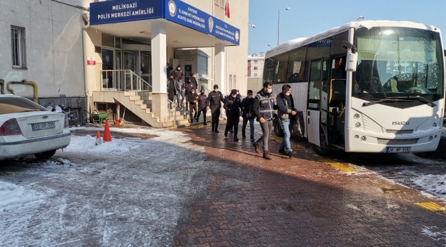 ARANAN ŞAHISLARA POLİSTEN ŞAFAK BASKINI