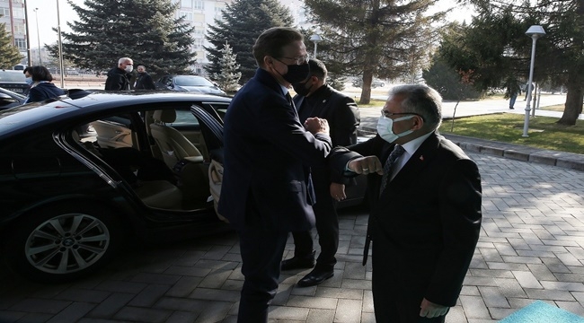 BÜYÜKELÇİ VE EŞİ BÜYÜKŞEHİR'İ ZİYARET ETTİ