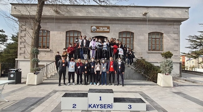 DERECEYE GİREN SPORCULAR MADALYALARINI ALDI