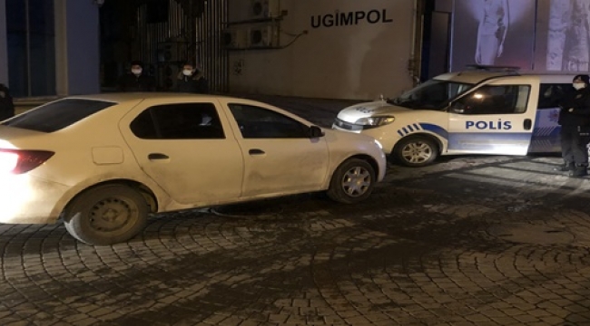 DUR İHTARINA UYMAYAN EHLİYETSİZ SÜRÜCÜ VE ARKADAŞLARI YAKALANDI