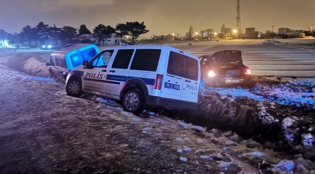 DUR İHTARINA UYMAYAN SÜRÜCÜ KAZA YAPTI