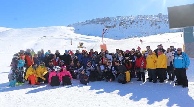 ERCİYES'TE SNOWBOARD MÜSABAKALARI TAMAMLANDI
