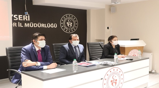 GENÇLİK VE SPOR İL MÜDÜRLÜĞÜ'NDE DEĞERLENDİRME TOPLANTISI YAPILDI
