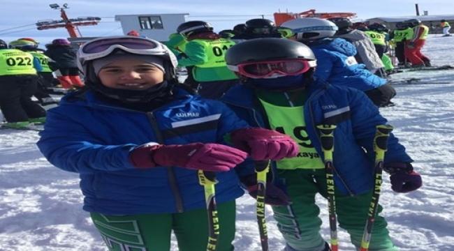 KAYAKÇILAR BURSA'DAN DERECE İLE DÖNDÜ