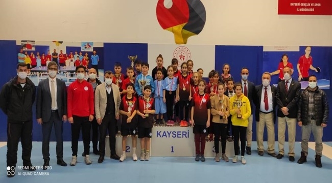 MASA TENİSİNDE MADALYALAR VERİLDİ