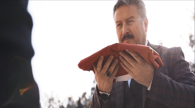 MELİKGAZİ BELEDİYESİ'NDEN CUMHURBAŞKANI ERDOĞAN'A BAYRAKLI KUTLAMA