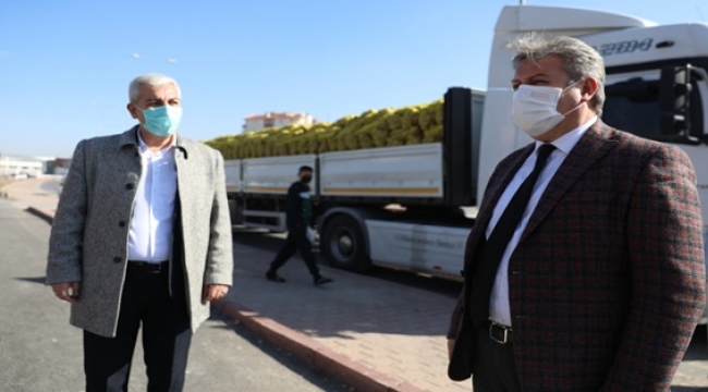 MELİKGAZİ'DEN İHTİYAÇ SAHİPLERİNE PATATES DAĞITIMI