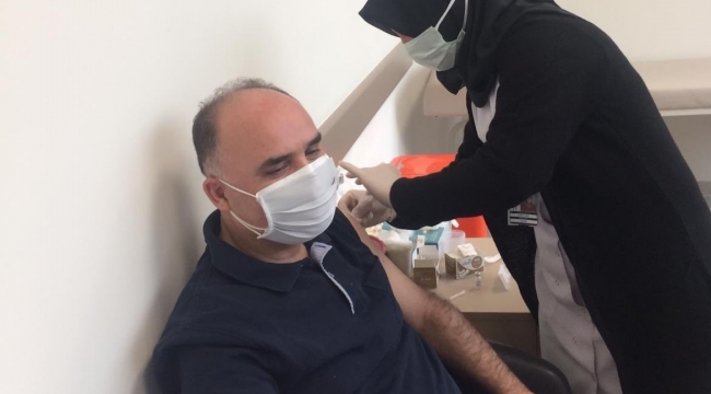 ŞEHMUS GÜNAYDIN KORONA VİRÜS AŞISI OLDU