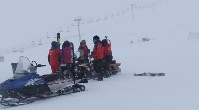 TURİSTLERİ JAK TİMİ KURTARDI