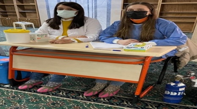 YAŞLI KADINDAN SAĞLIK ÇALIŞANLARINI DUYGULANDIRAN HEDİYE