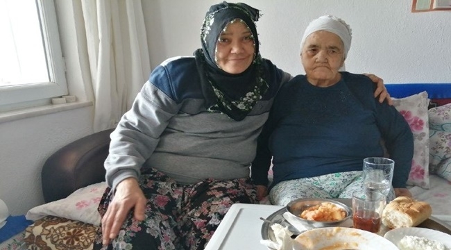 ANNESİNE GÖZÜ GİBİ BAKIYOR