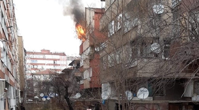 APARTMAN DAİRESİNDE YANGIN ÇIKTI