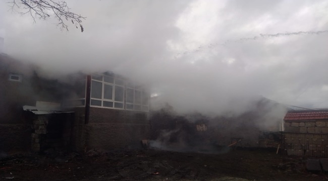 EVDE ÇIKAN YANGINDA BÜYÜK HASAR