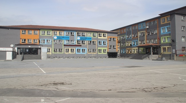 COVİD-19 VAKALARININ ARTTIĞI OKULDA UZAKTAN  EĞİTİME GEÇİLDİ