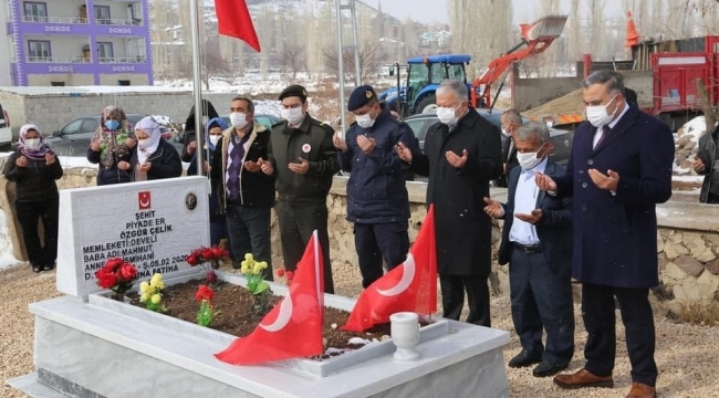 ÇUKURCA ŞEHİTLERİ KABRİ BAŞINDA ANILDI