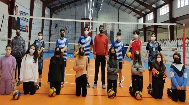 DEVELİ'DE VOLEYBOL EĞİTİMİNE İLGİ