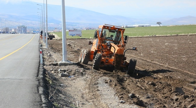 ERCİYES YOLUNDA AĞAÇLANDIRMA ÇALIŞMALARINA BAŞLANDI