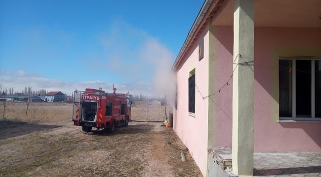 EVİ YANAN VATANDAŞA YARDIM ELİ