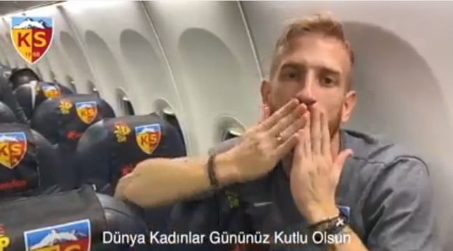 FUTBOLCULARDAN KADINLAR GÜNÜ MESAJI