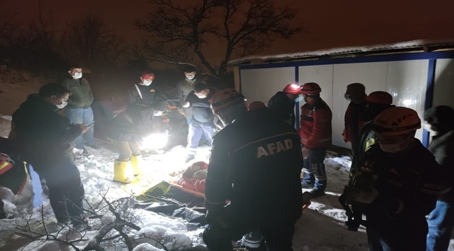 GÖÇÜK ALTINDA HAYATINI KAYBETTİ