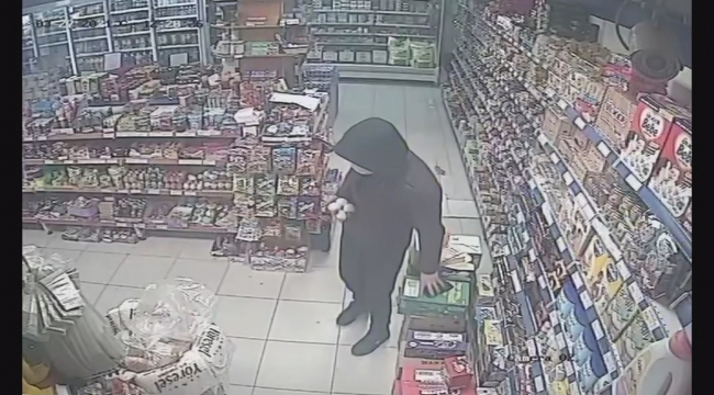 HIRSIZLIK ANI GÜVENLİK KAMERALARINA YANSIDI