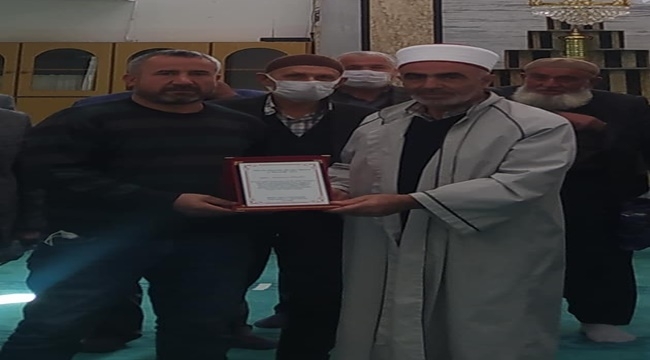 İMAMA PLAKETLİ VEDA