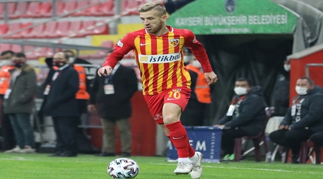 KAÇIRDIĞI GOL POZİSYONUNA TEPKİ YAĞIYOR