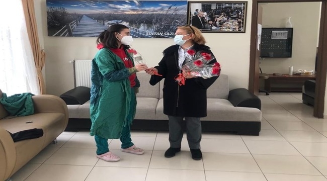 KARANTİNA YURDUNA KARANFİL