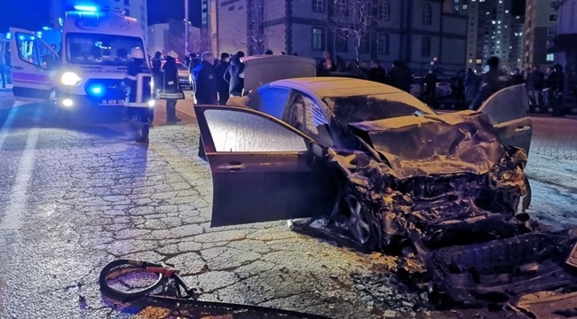 KAZADA OTOMOBİLDEN ALEVLER YÜKSELDİ