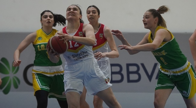 KIZLAR İKİNCİ MAĞLUBİYETİNİ ALDI